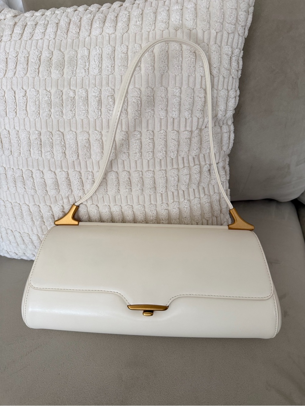 New NWOT JW PEI Cream Leather Shoulder Bag with Gold Hardware